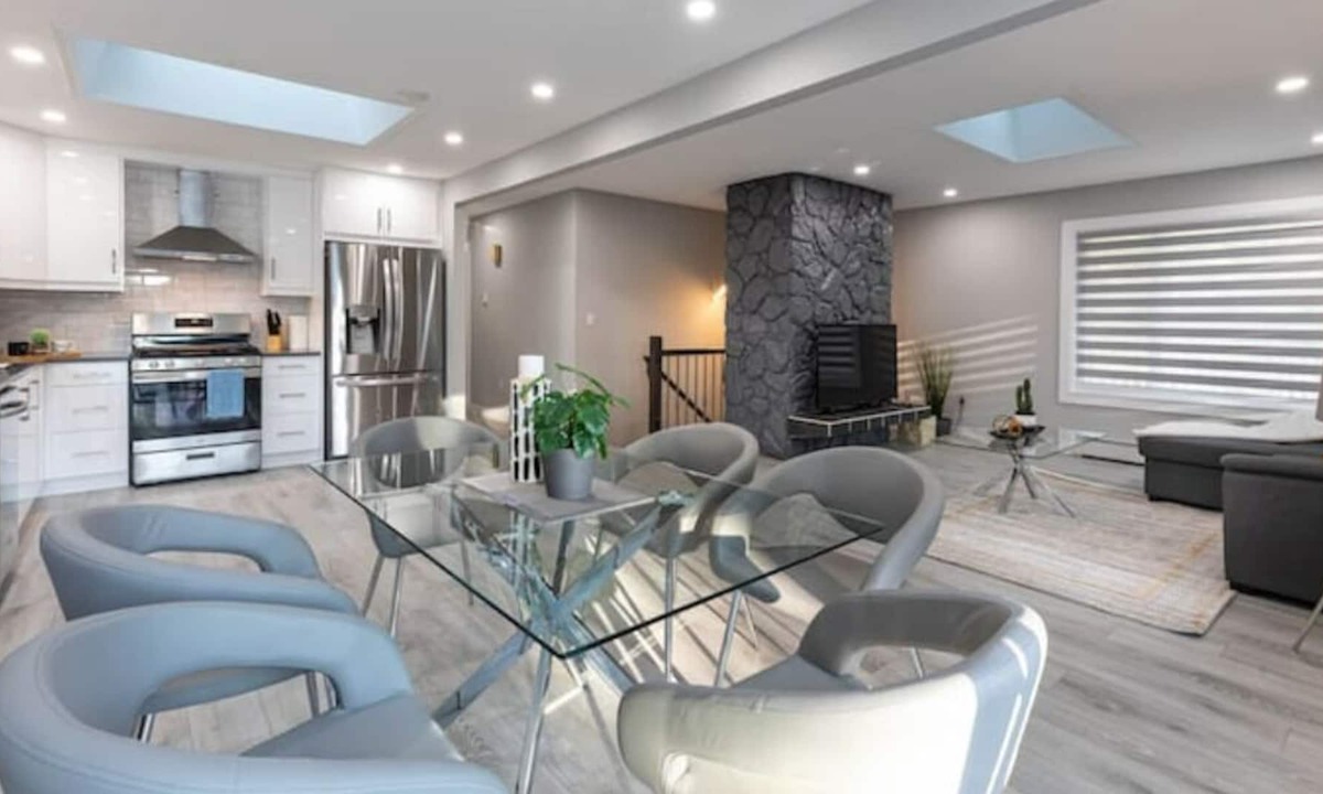 Delta House | Sunshine Hills Park Retreat (full house)!