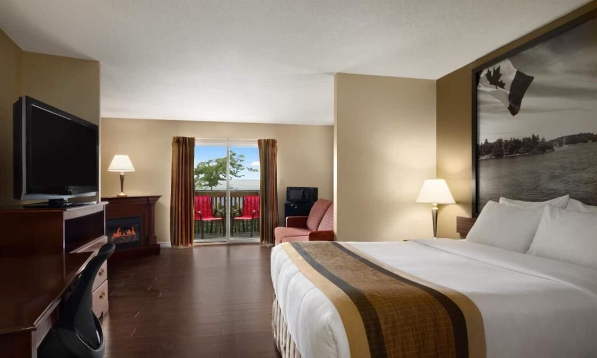 Addison Hotel | Super 8 by Wyndham Brockville