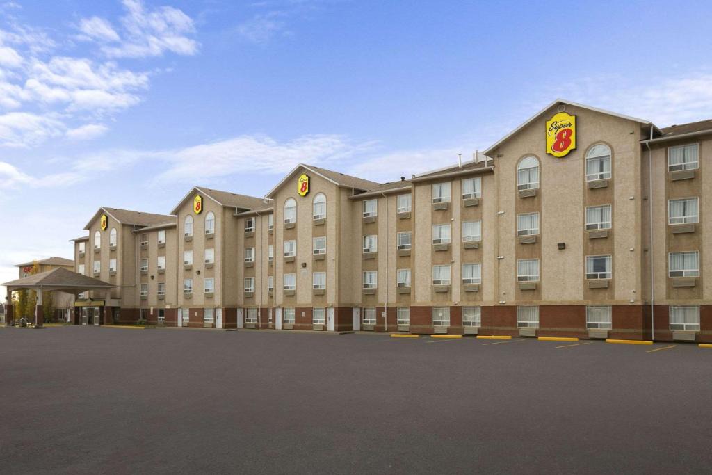 Fort Nelson Hotel | Super 8 by Wyndham Fort Nelson BC