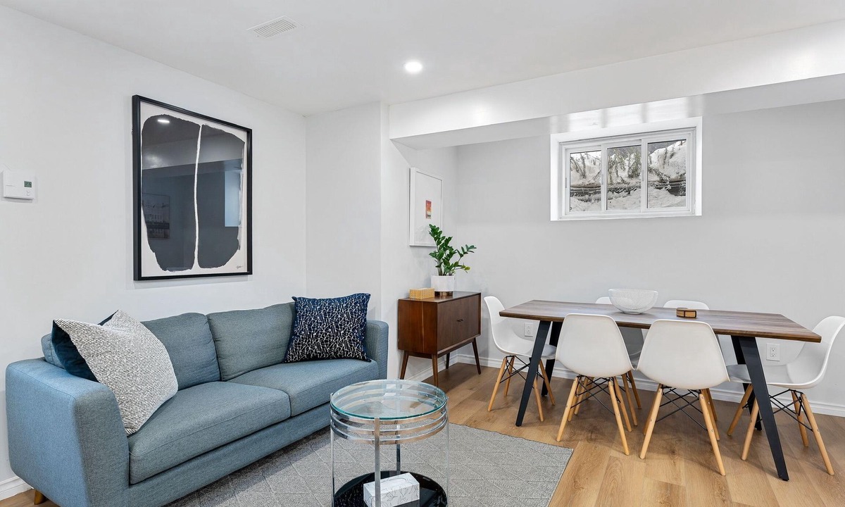 Ottawa Division House | Superb 2BD | Orleans, 5min to Beach|Laundry & Parking