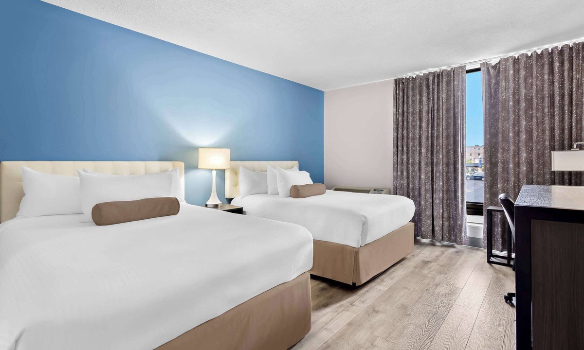 Windsor Hotel | SureStay Plus by Best Western Windsor