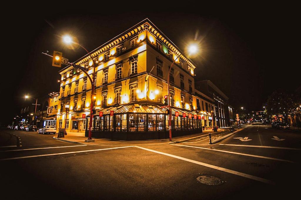 Downtown Victoria Hotel | Swans Brewery, Pub & Hotel