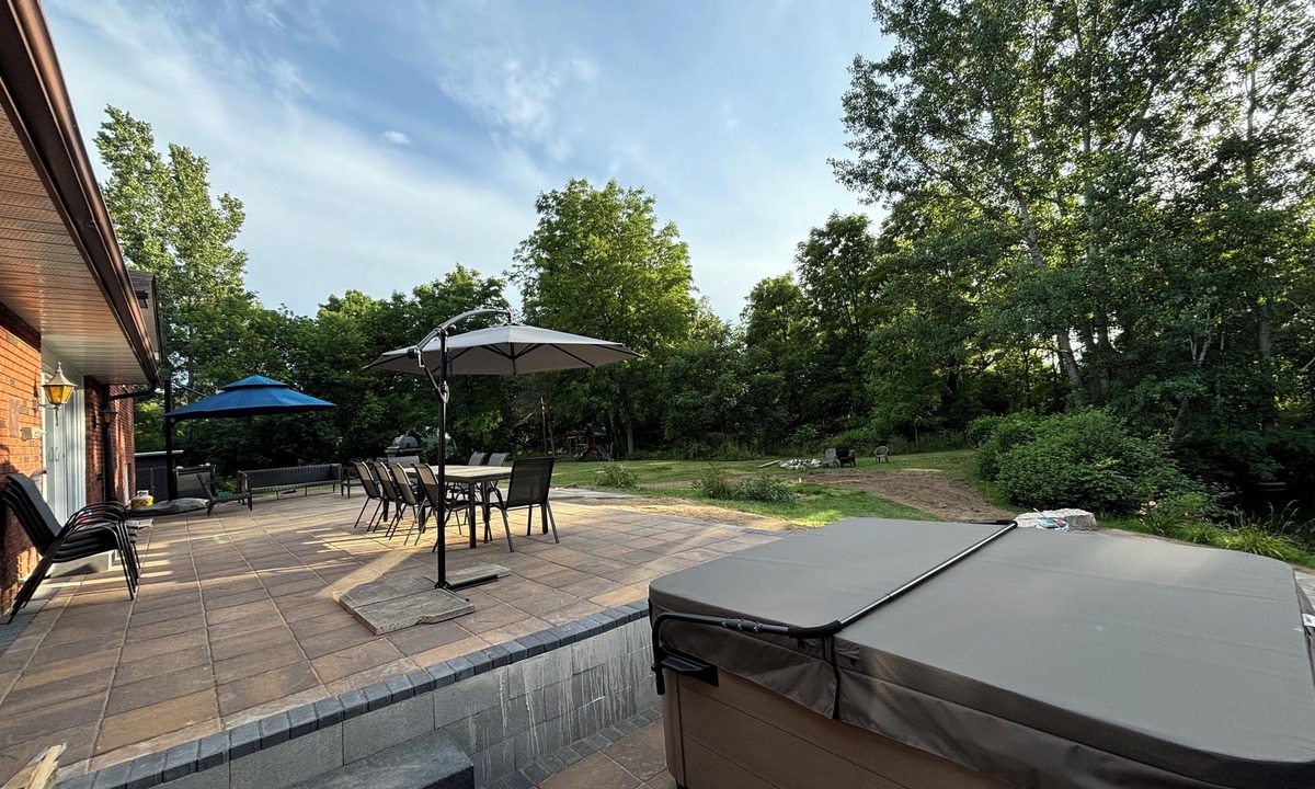 Nottawa House | Swim & Ski Country Getaway