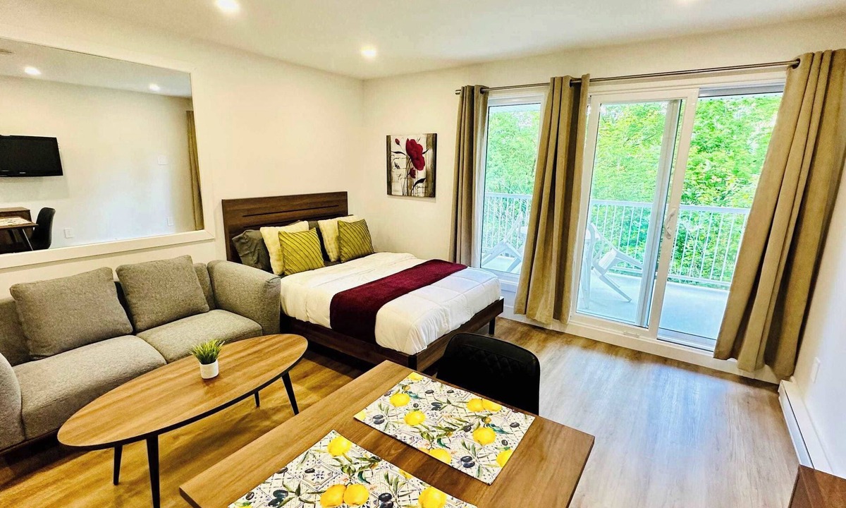 Mont-Tremblant Village Apartment | Swimming Pool & Spa | Condo Mont Tremblant 2
