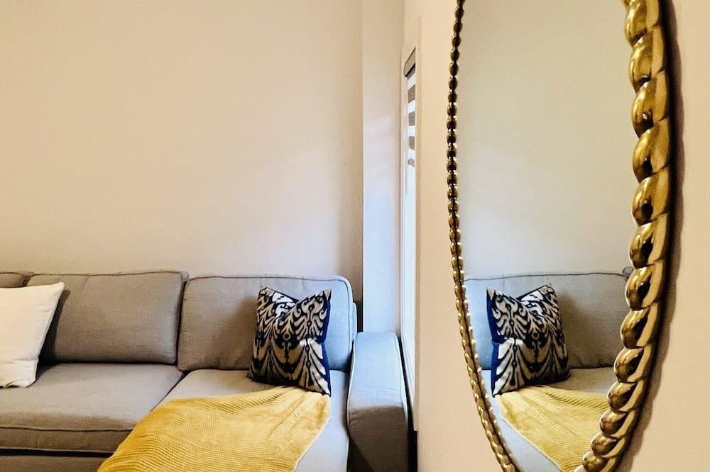 Mount Hope House | Tastefully furnished brand new 4bedrooms, 3.5 baths guesthouse (Fresh & Clean)