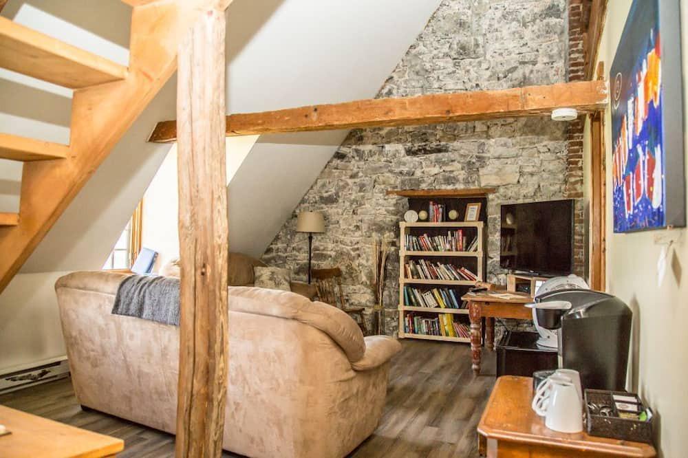 Neuville Bed & Breakfast | Tercentenary Historical House.