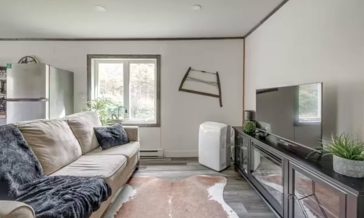 Saint-Raymond Cottage | The 1837: Your cozy, pet-friendly escape in the heart of nature
