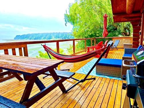 Gillies Bay House | The Beach House Texada - Gillies Bay Favourite Cabin