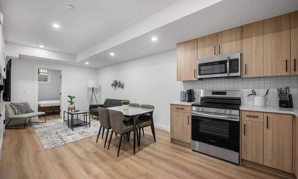 Northwest Calgary House | The Bow - 2 BR Suite near River, COP & Mountains!