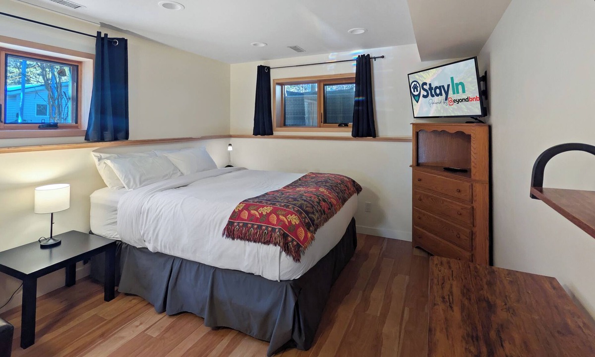 East Kootenay Apartment | The Burrow - cozy 1 bedroom studio