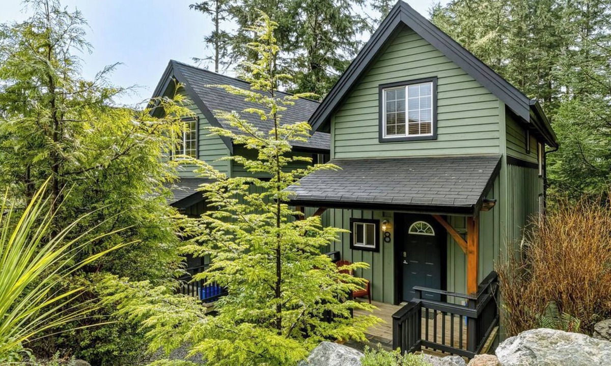 Ucluelet Cabin | The Cabins - 2 Bedroom - Rainforest Cabin!