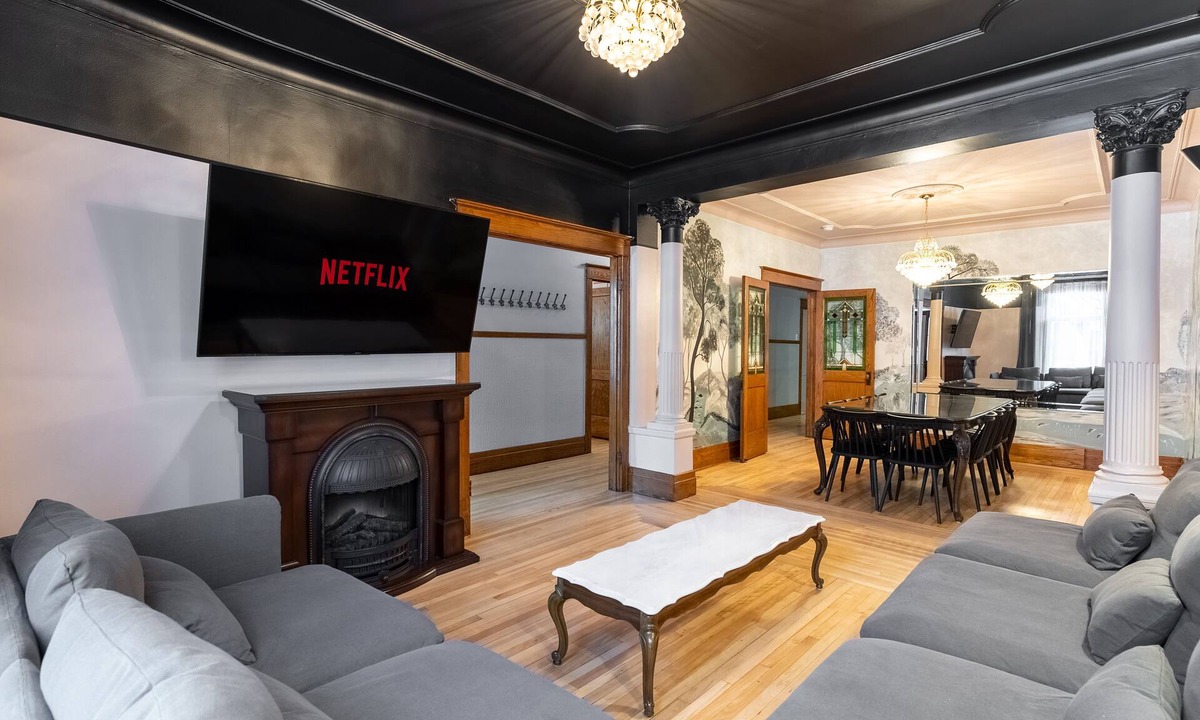 Hochelaga Apartment | The Classic | Backyard | Near Subway | Parking
