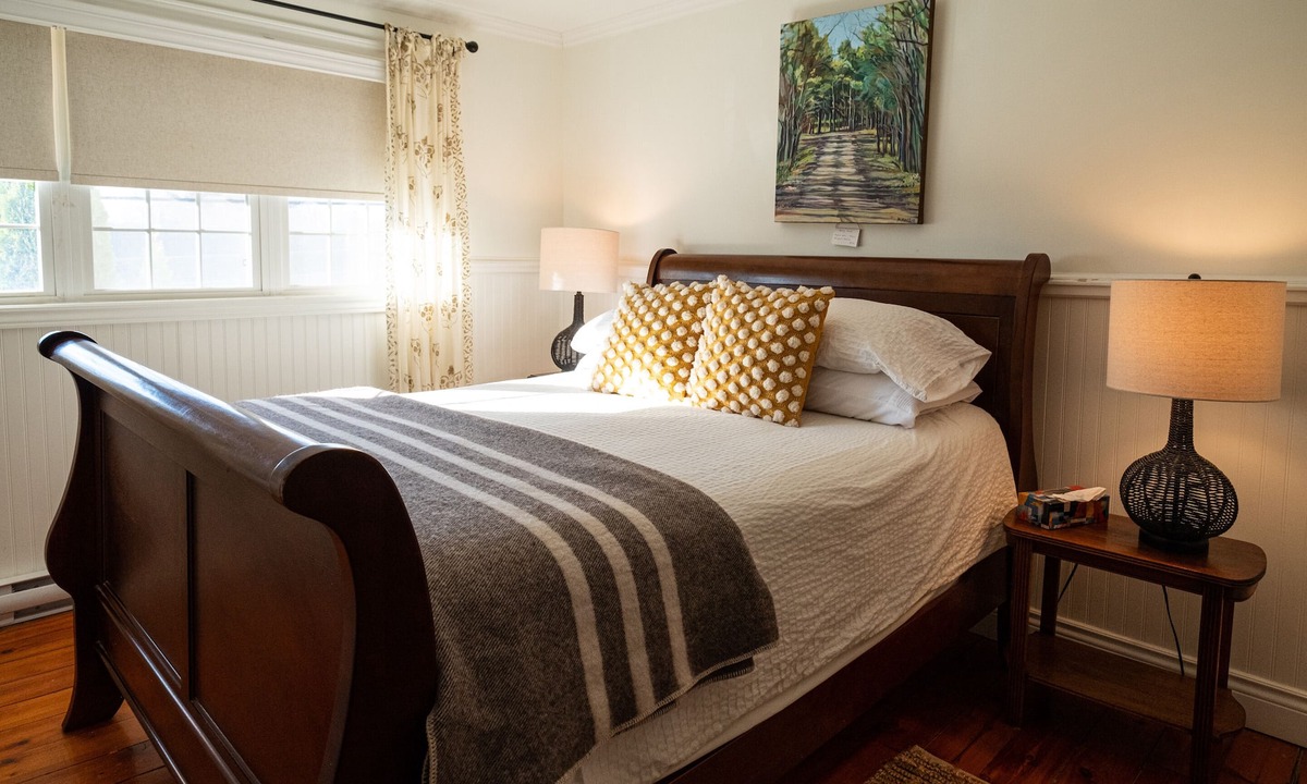 Westport Hotel | The Cove Inn