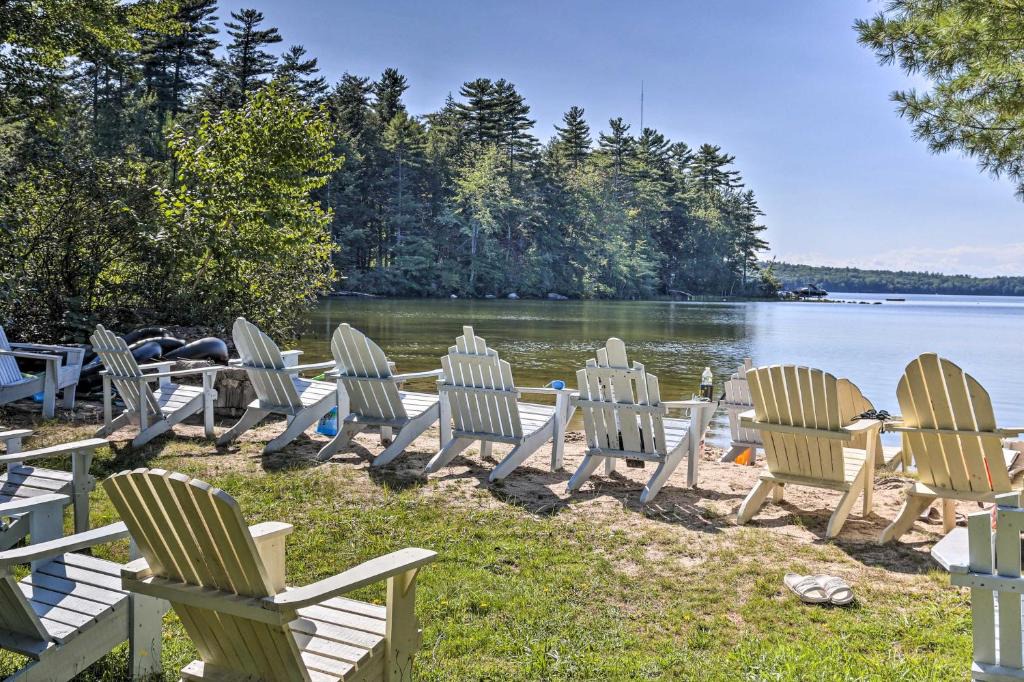 Raymond House | 'The Den' Raymond Home w/200 Feet of Sandy Beach!