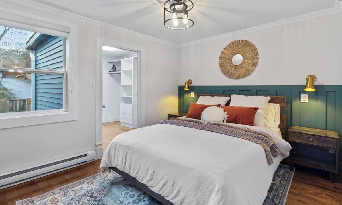 Downtown St. John's House | The Fancy House 3bed DT w/Fenced Yard