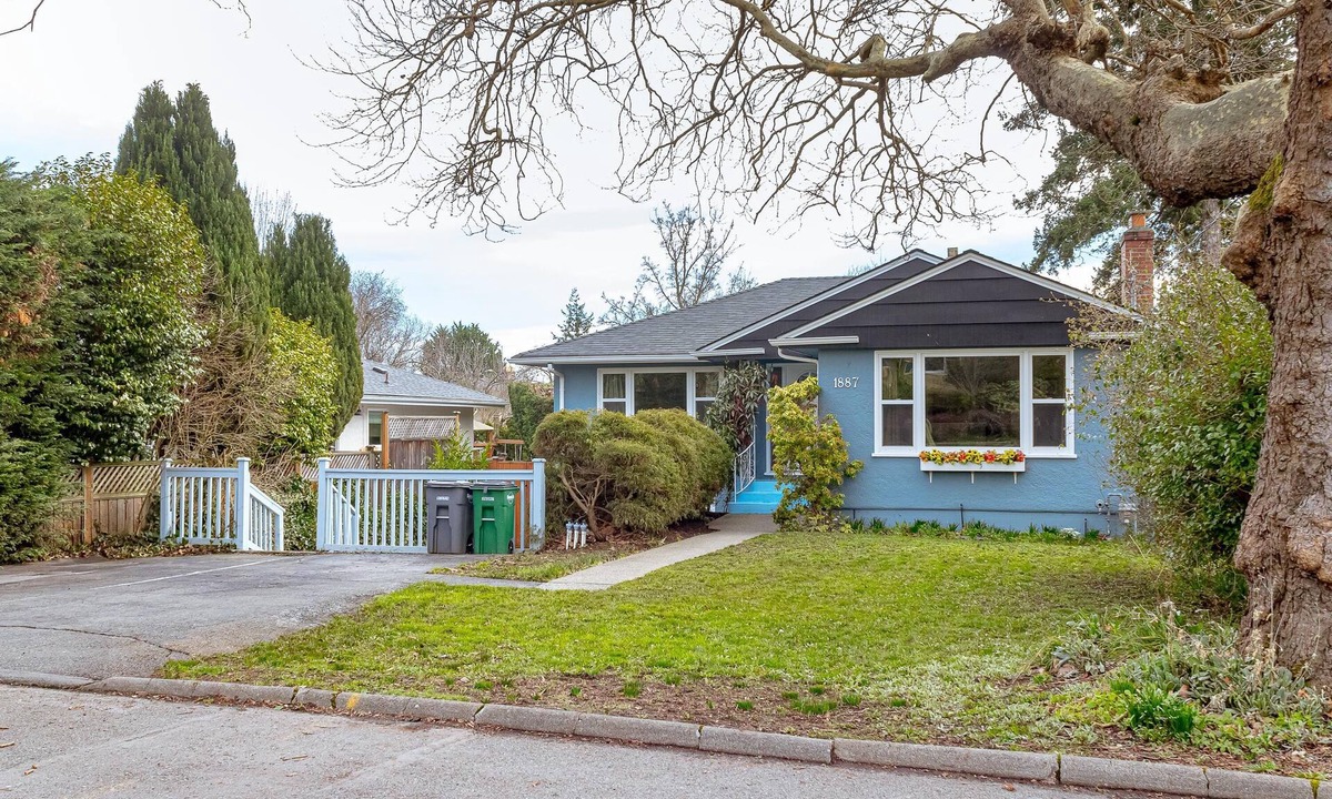 Oak Bay House | The Forrester Vista