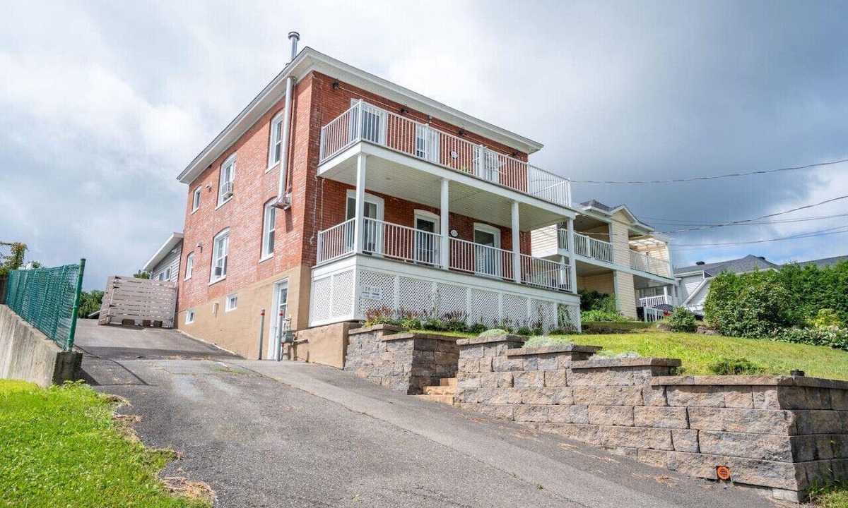 Granby Apartment | The Granby|2 Bedrooms Apt | Lake Front| 10 min Zoo