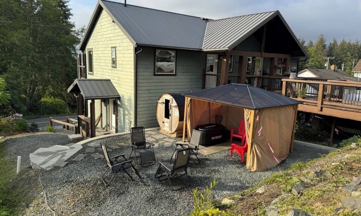 Port Renfrew House | The Green House ~Sauna + Cold Plunge~