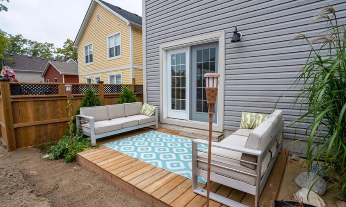 Grand Bend Cottage | The Grey Beach House! In the heart of Grand Bend