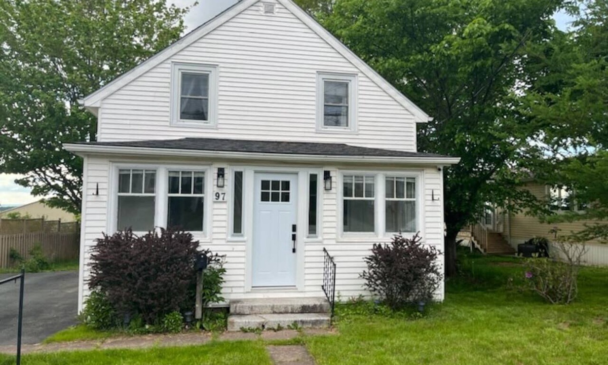 Truro House | “The Hill House” - Newly renovated