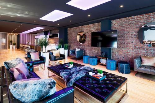 Downtown Montreal Apartment | The Holland Hotel by Simplissimmo