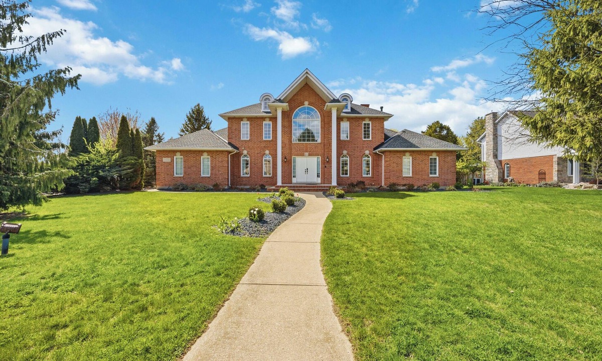 Sarnia House | The Huron Hideaway - Family Home I Beach I Park