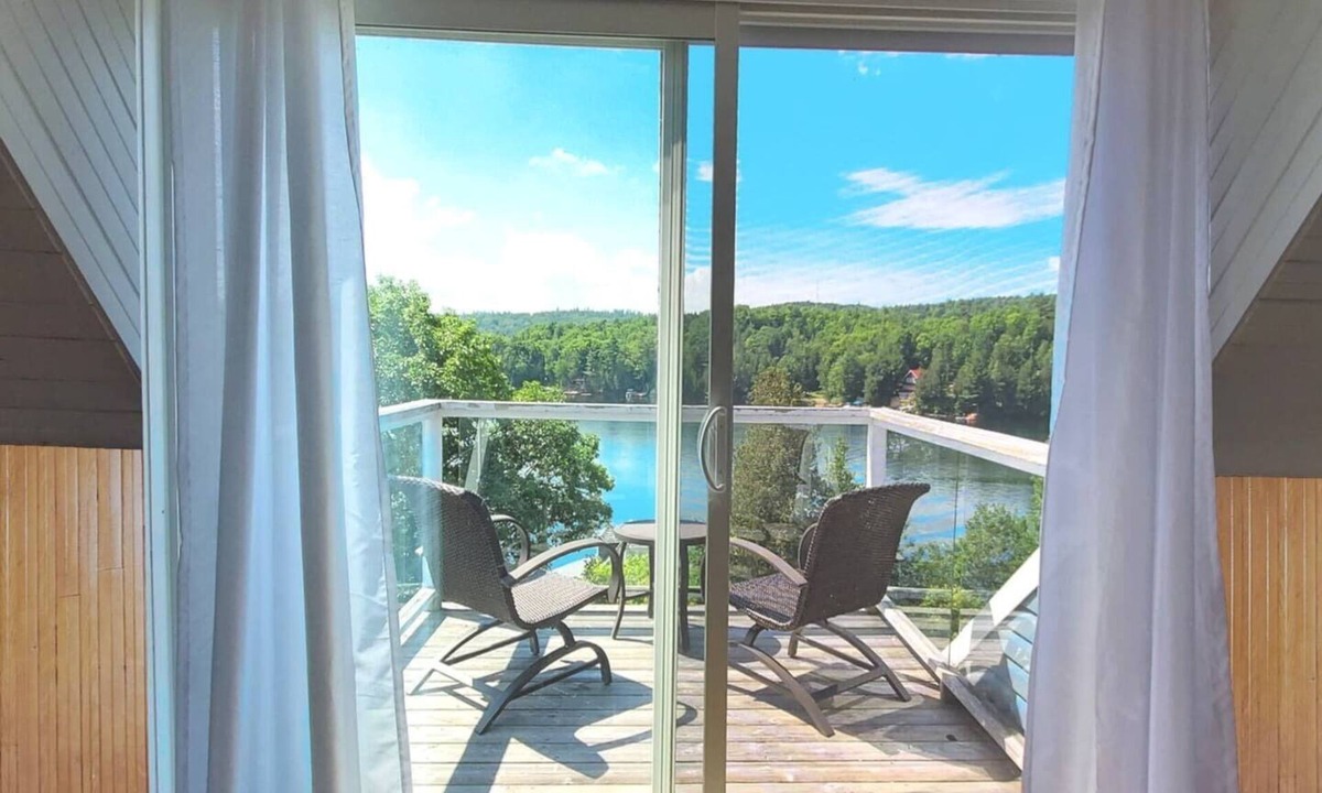 Val-des-Monts Cottage | The Lakehouse on Lac McGregor