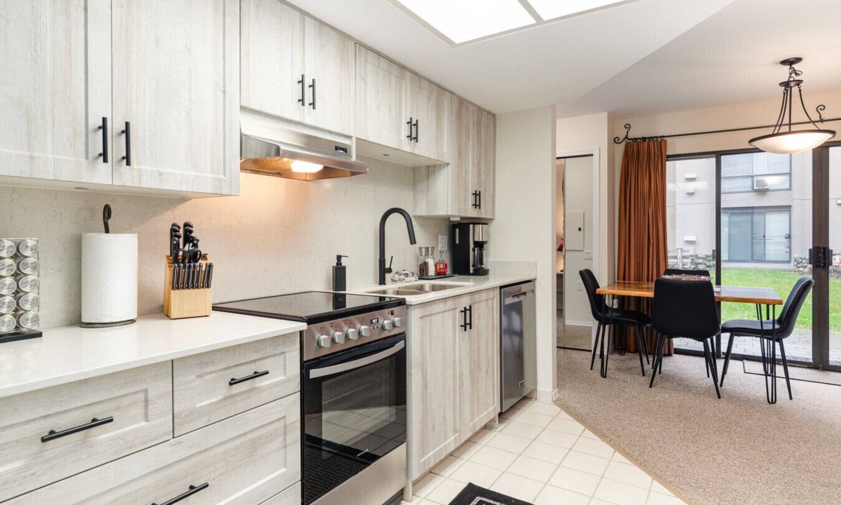 Upper Village Apartment | The Maple | Ski-in Ski-out 1 Bed w/Hot Tub, Pool, Sauna, and Fireplace