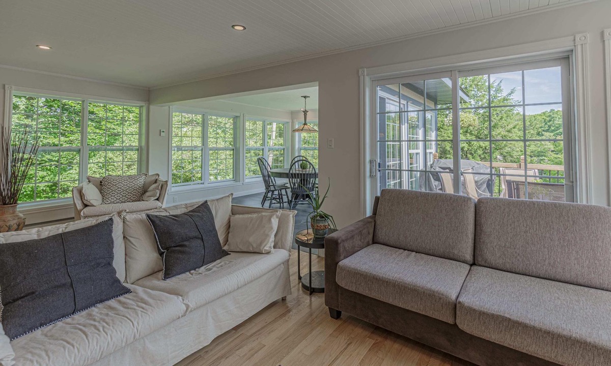 Gore House | The Mariposa - stunning waterfront with hot tub!