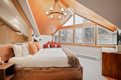 Whistler Village Apartment | The Nest, Central, Luxury Unit, Free Parking