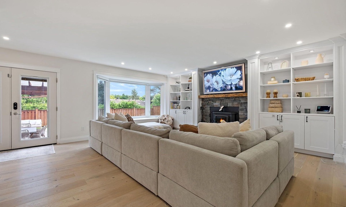 Watertown House | The Noble Nest- 6 Bedroom Luxury home surrounded by nature