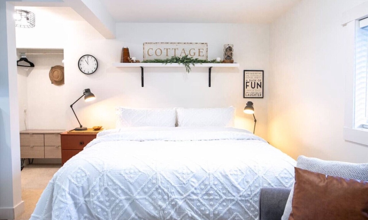 Harrison Hot Springs Condo | The Nook | Top Floor Suite with Mountain View