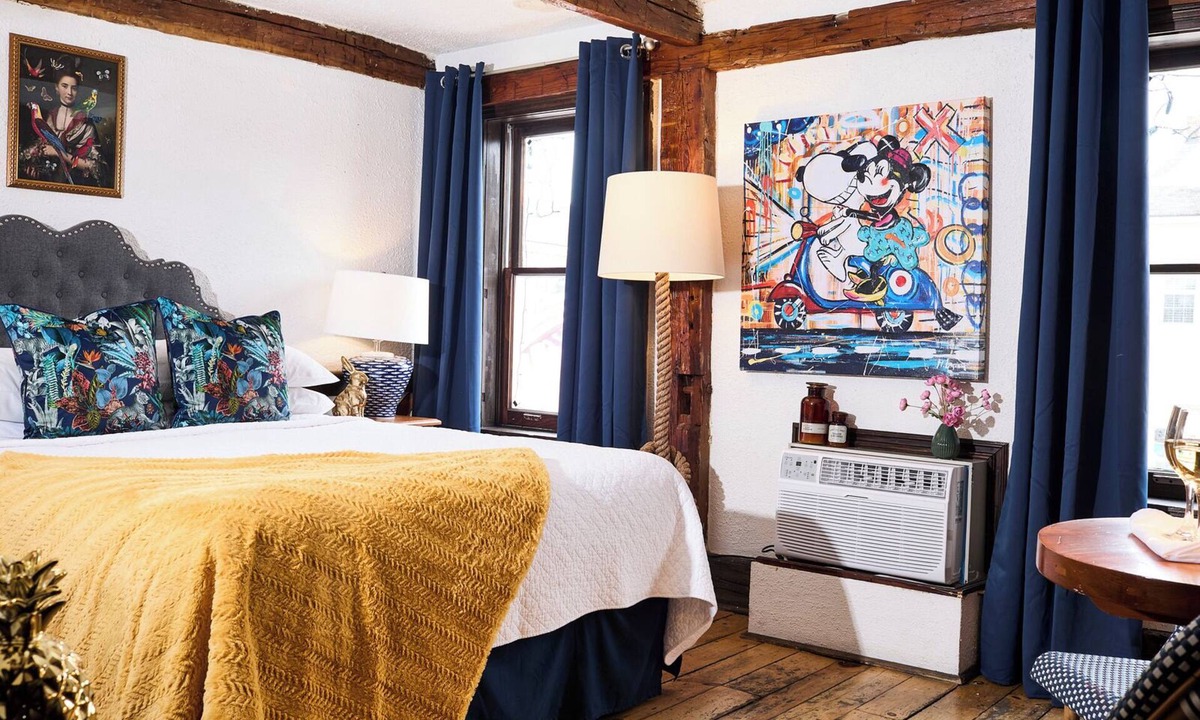 Old Town Historic District Hotel | The Olde Angel Inn