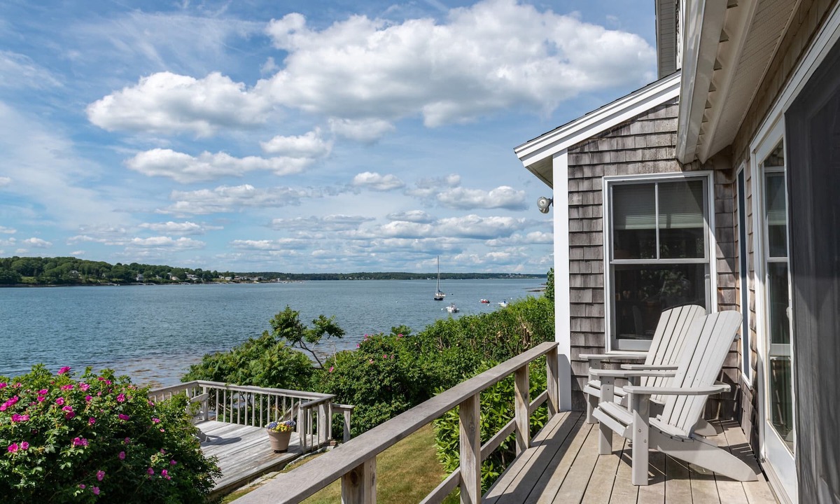 Mid-Coast and Islands House | The Overlook- Enjoy stunning sunsets from this well-appointed Bailey Isl home
