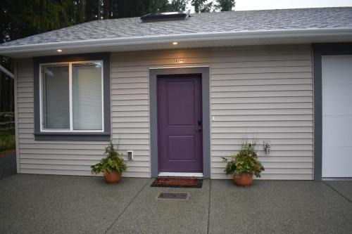 Regional District of Nanaimo Apartment | The Purple Door Carriage House