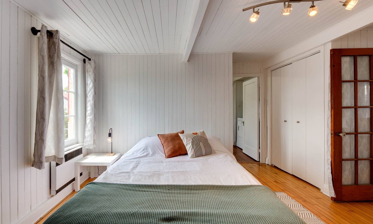 Saint Ferreol les Neiges Bed & Breakfast | The Red Roof in the heart of the Village 5 bedrooms - 12 people