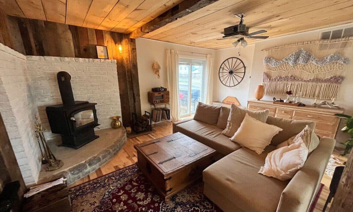 Consecon House | The Robin House · The Robin House: Your Rustic/Modern Home & Spa