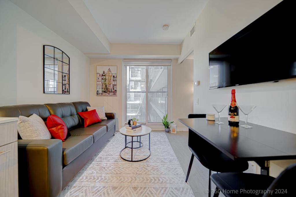 Garden District Apartment | The Urban Homestead by Instant Suites