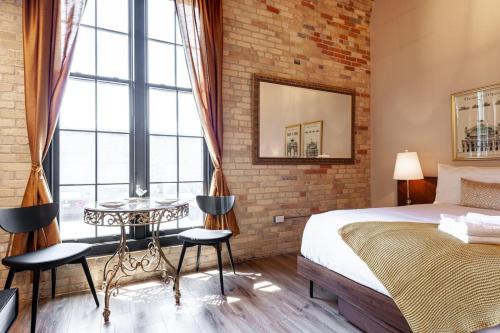 Stratford House | The Wallace Suite - Stratford