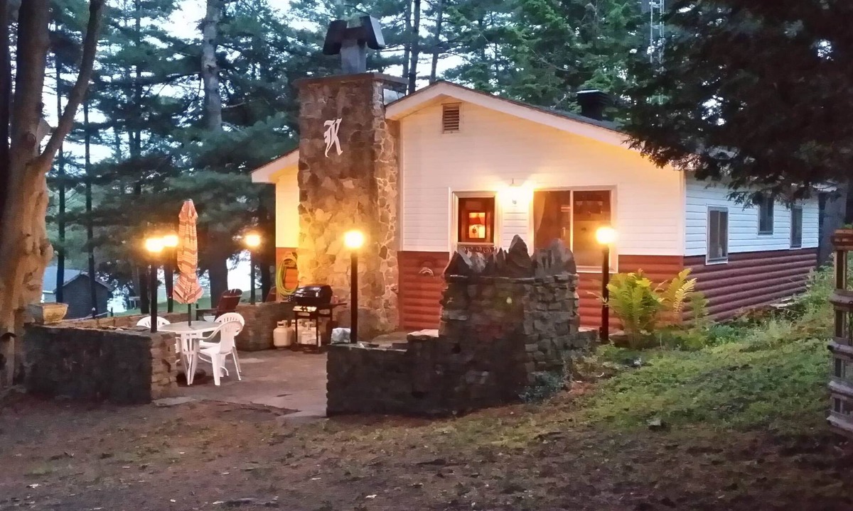 Rideau Lakes House | Ti-De Oaks | Waterfront Cottage on Opinicon Lake