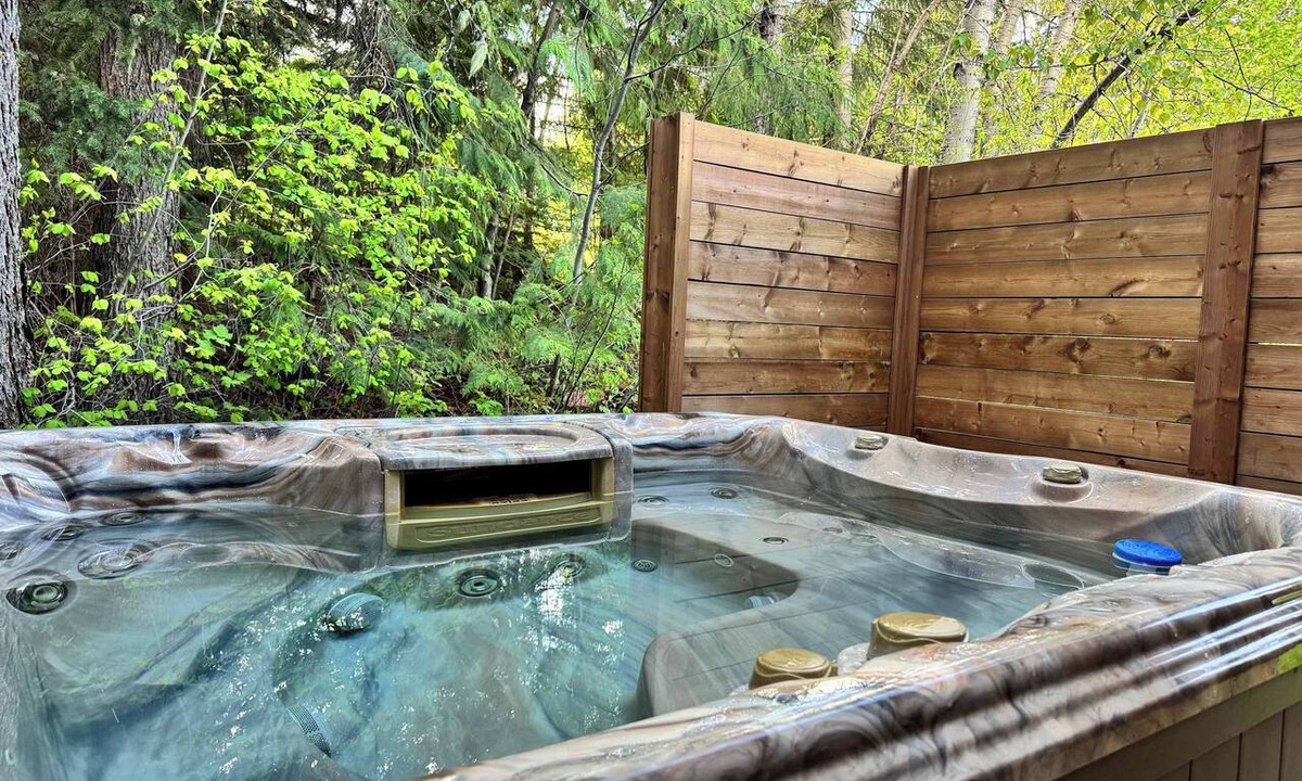 East Kootenay House | Timberline Chalet, Hot Tub, Bike Friendly