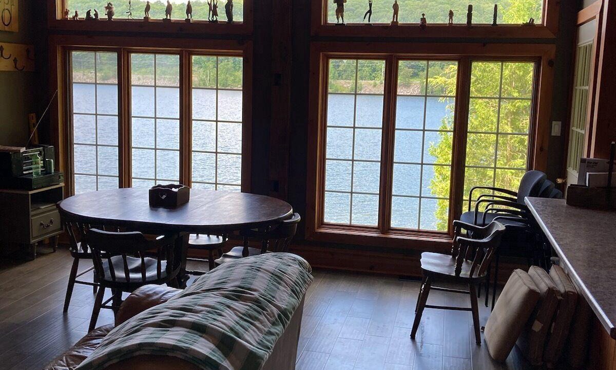 Eagle Lake Cottage | Time to relax! Waterfront, 10 mins to Haliburton.