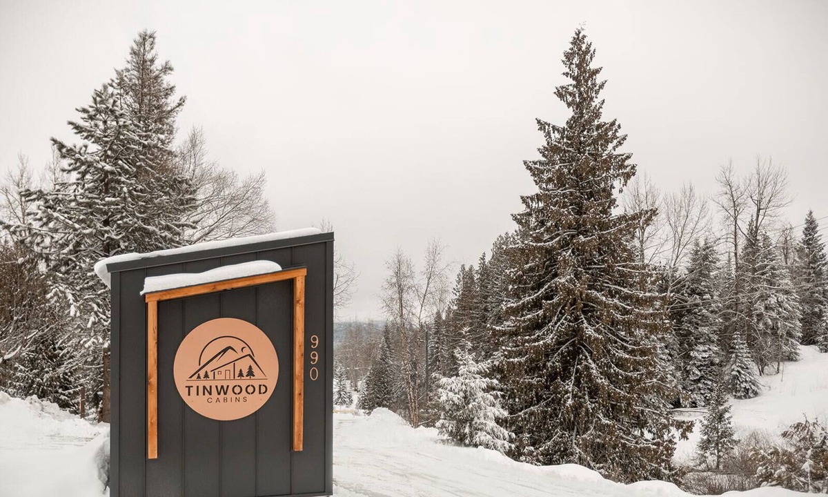 Rossland Cabin | Tinwood Cabins – The Climb, 3 mins to Rossland
