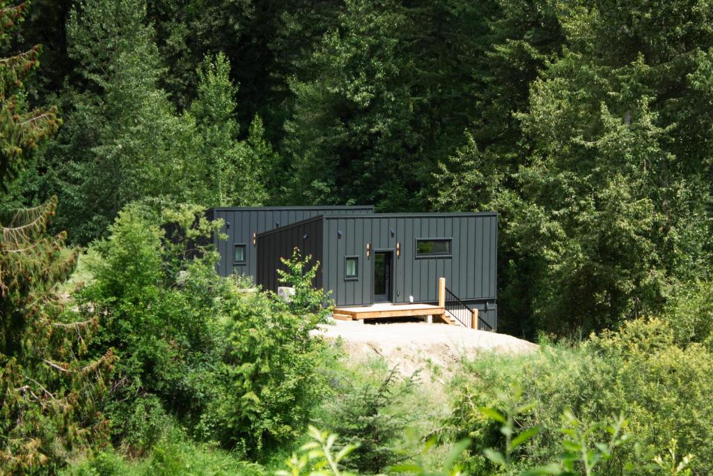 Rossland Villa | Tinwood Cabins The Descent, Cozy 3 min to Rossland