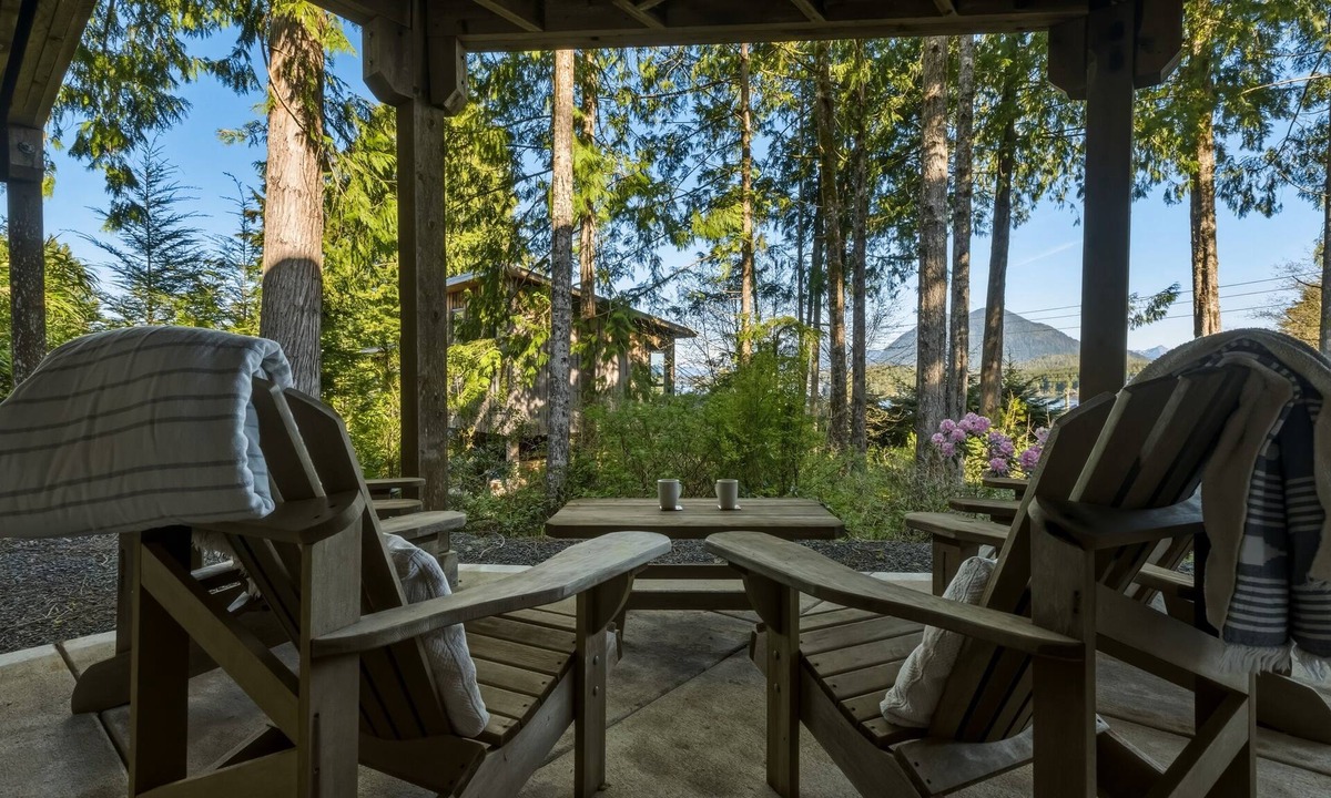 Tofino House | Tofino House-Close to town, Sauna, Rainforest!