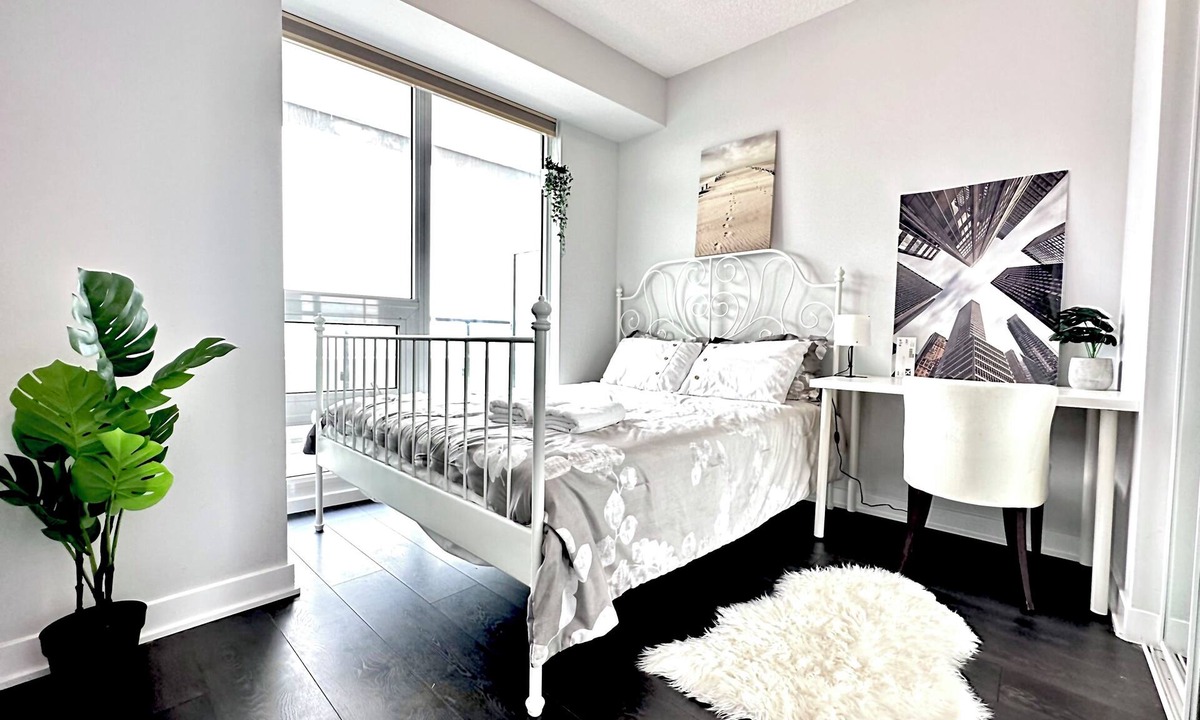 Mount Pleasant West Condo | Toronto Condo in front of Eglinton/Yonge Subway station