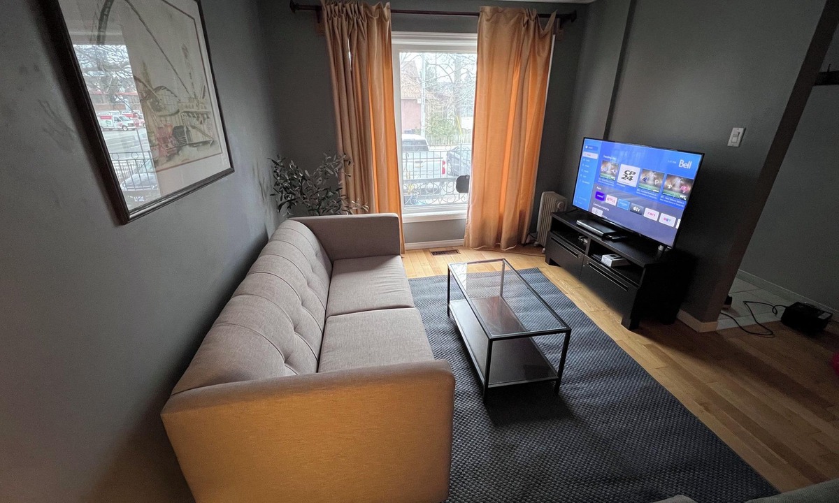 Upper Beaches Apartment | Toronto's Uber Upper Beach 3 Bedroom Suite