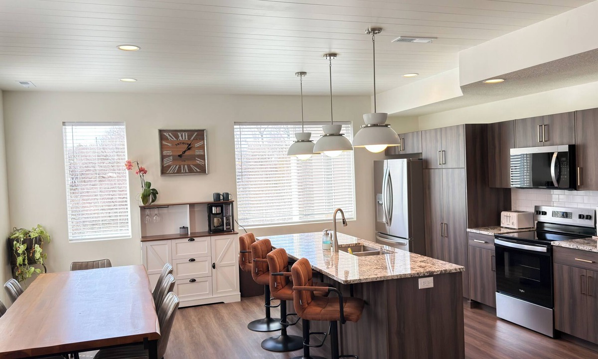South Ogden House | Trailhead Basecamp for Families: Minutes to Snowbasin, Trails & Downtown Ogden