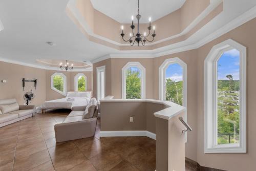 Prospect Bay House | Tranquil Chateau on Moody Lake