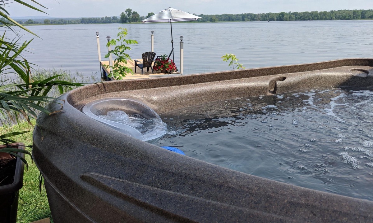 Clarence-Rockland Cottage | Tranquil Waterfront